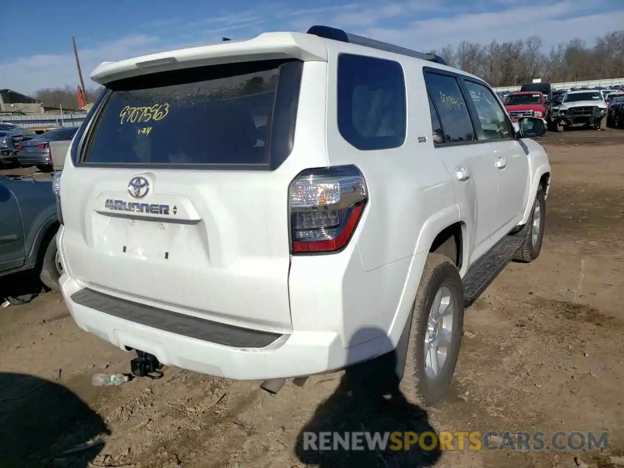 4 Photograph of a damaged car JTENU5JRXM5929329 TOYOTA 4RUNNER 2021