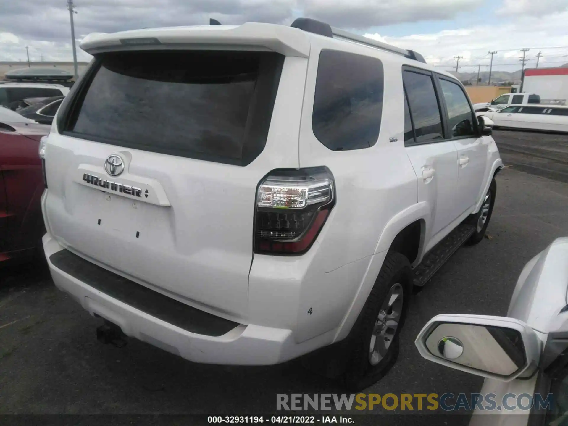 4 Photograph of a damaged car JTENU5JRXM5935566 TOYOTA 4RUNNER 2021