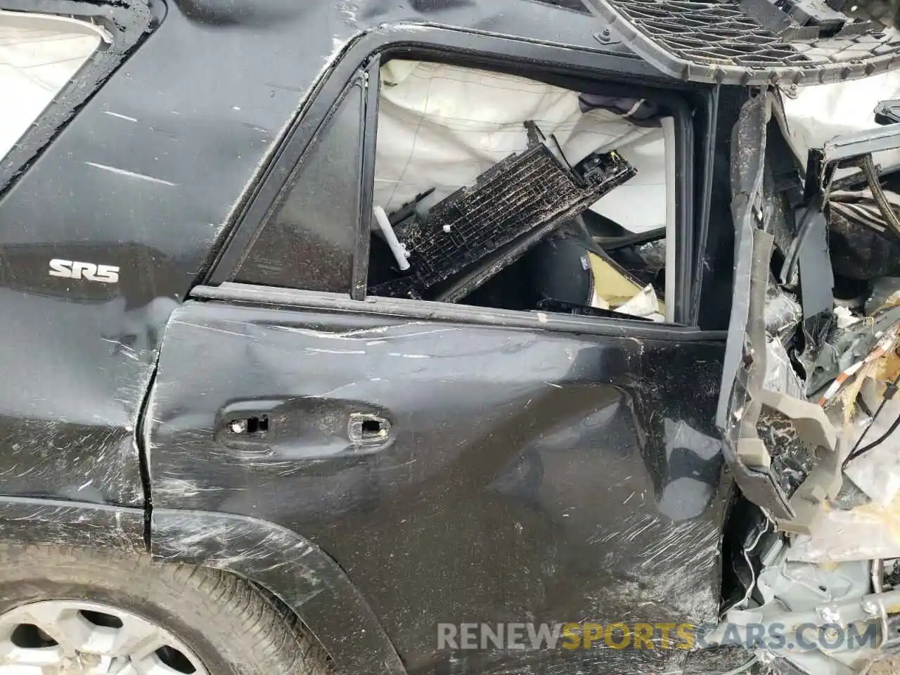 10 Photograph of a damaged car JTENU5JRXM5942727 TOYOTA 4RUNNER 2021