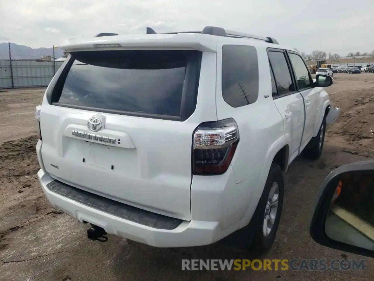 4 Photograph of a damaged car JTENU5JRXM5955638 TOYOTA 4RUNNER 2021