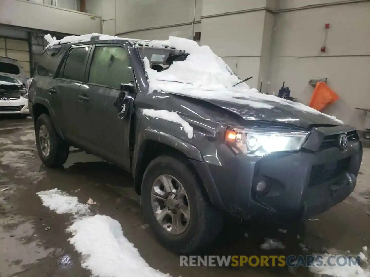 1 Photograph of a damaged car JTENU5JRXM5970897 TOYOTA 4RUNNER 2021