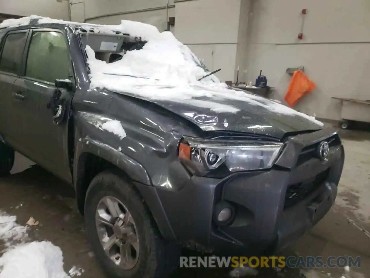 9 Photograph of a damaged car JTENU5JRXM5970897 TOYOTA 4RUNNER 2021