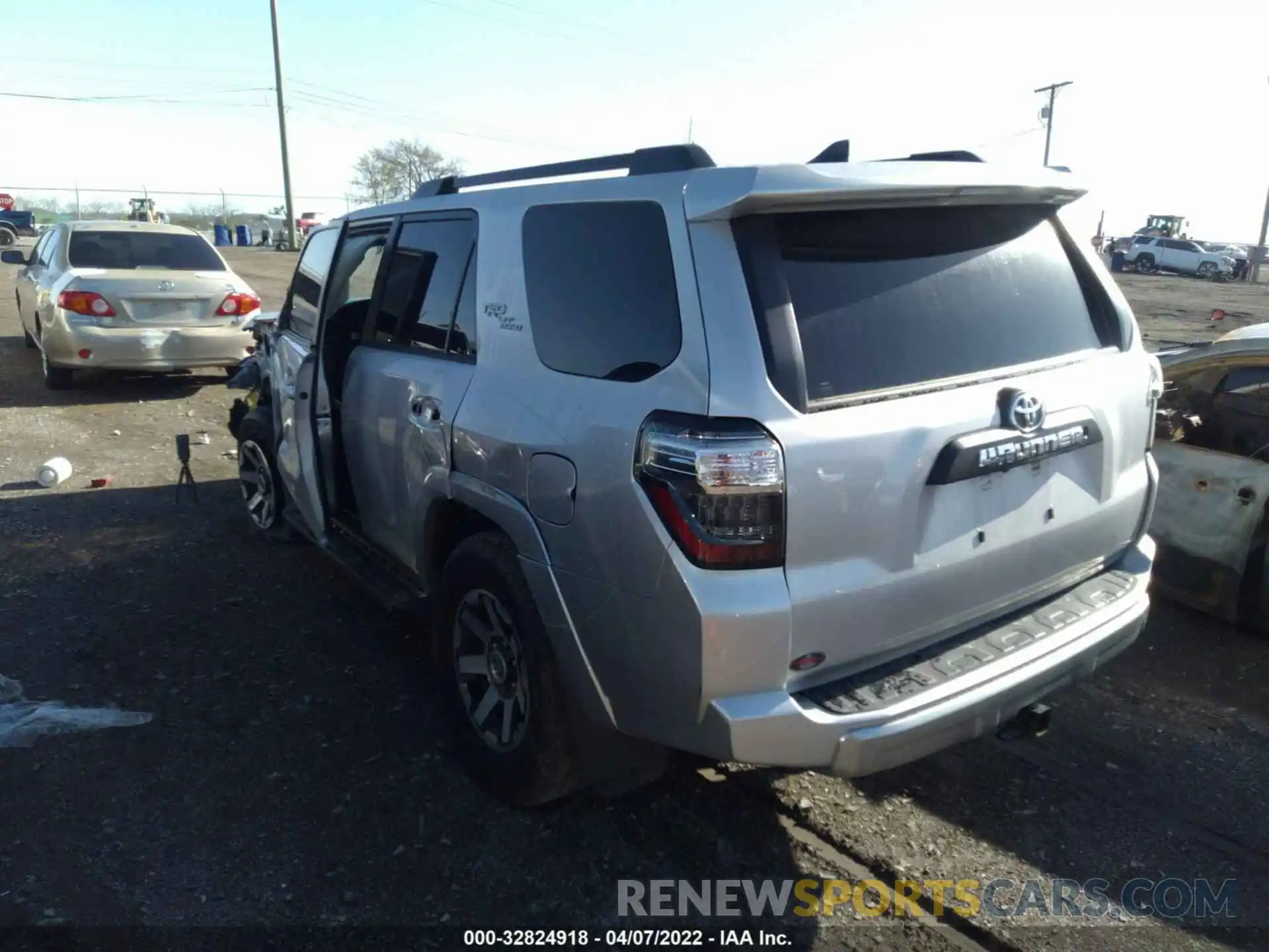 3 Photograph of a damaged car JTEPU5JR0M5872809 TOYOTA 4RUNNER 2021