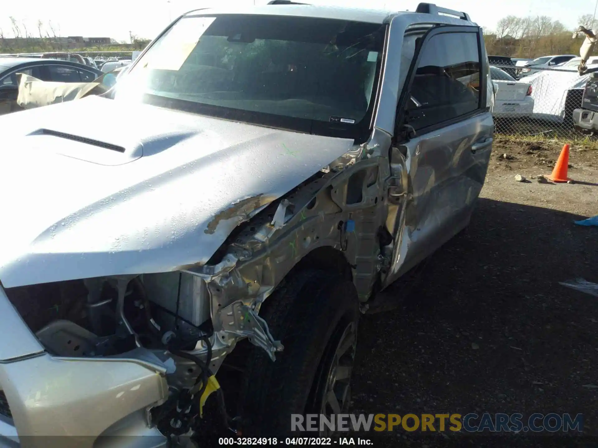 6 Photograph of a damaged car JTEPU5JR0M5872809 TOYOTA 4RUNNER 2021