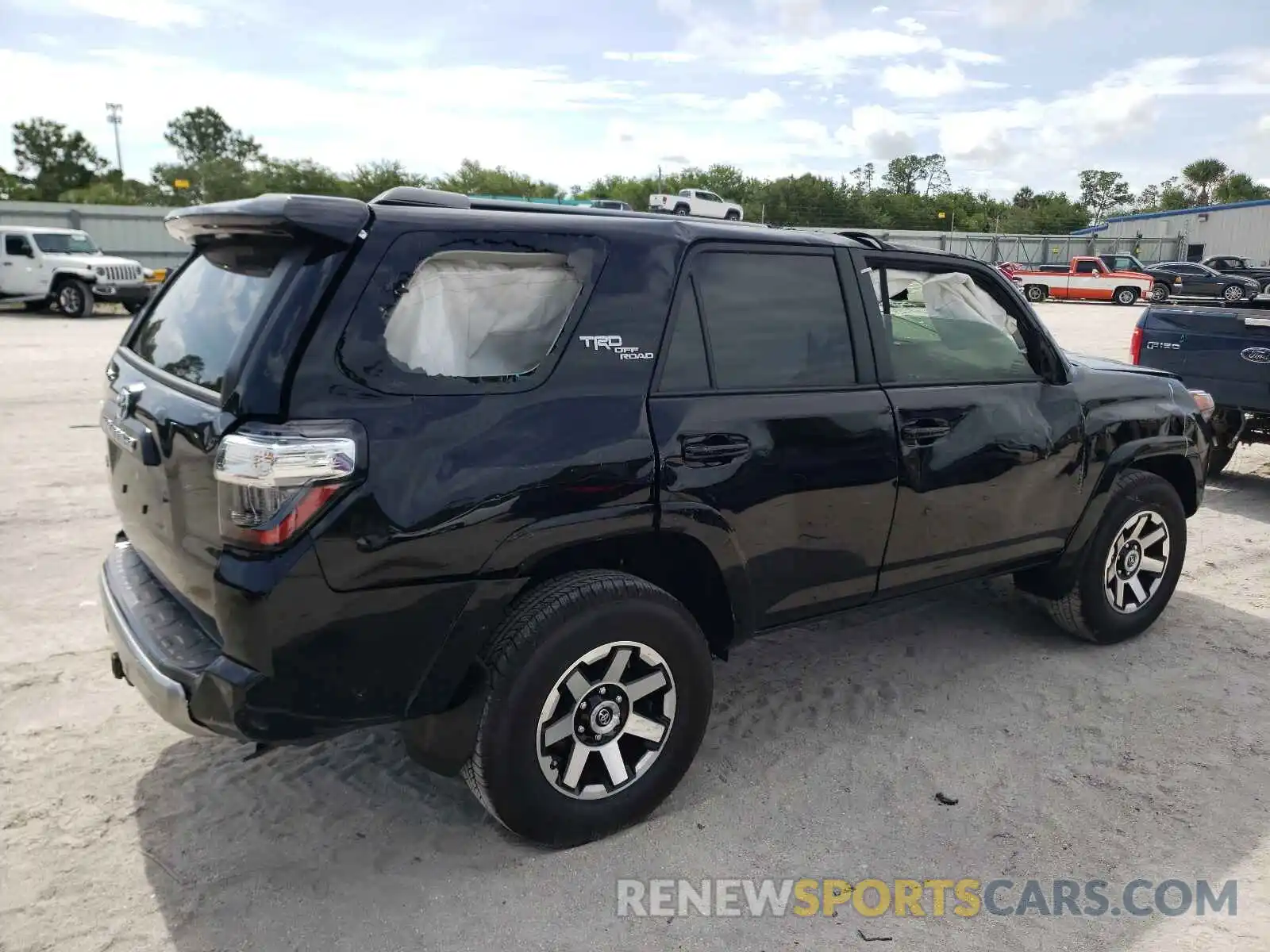 4 Photograph of a damaged car JTEPU5JR0M5897063 TOYOTA 4RUNNER 2021