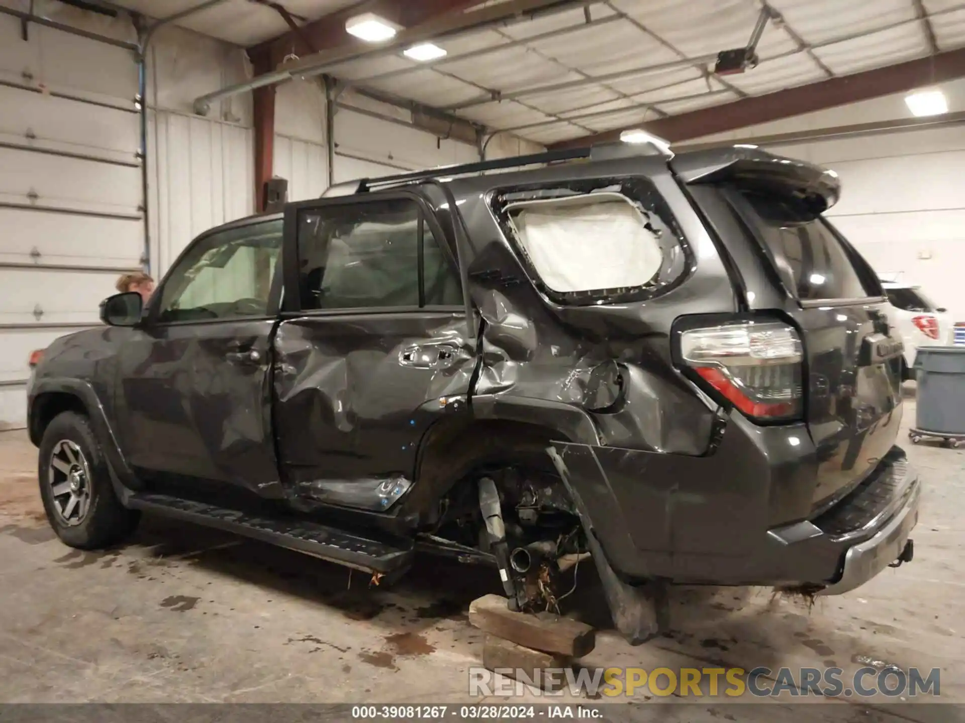 15 Photograph of a damaged car JTEPU5JR0M5929445 TOYOTA 4RUNNER 2021