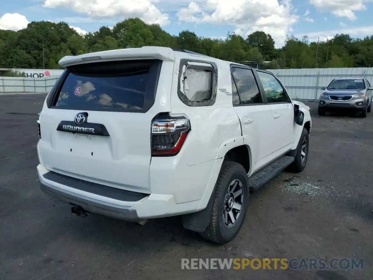 4 Photograph of a damaged car JTEPU5JR0M5932054 TOYOTA 4RUNNER 2021