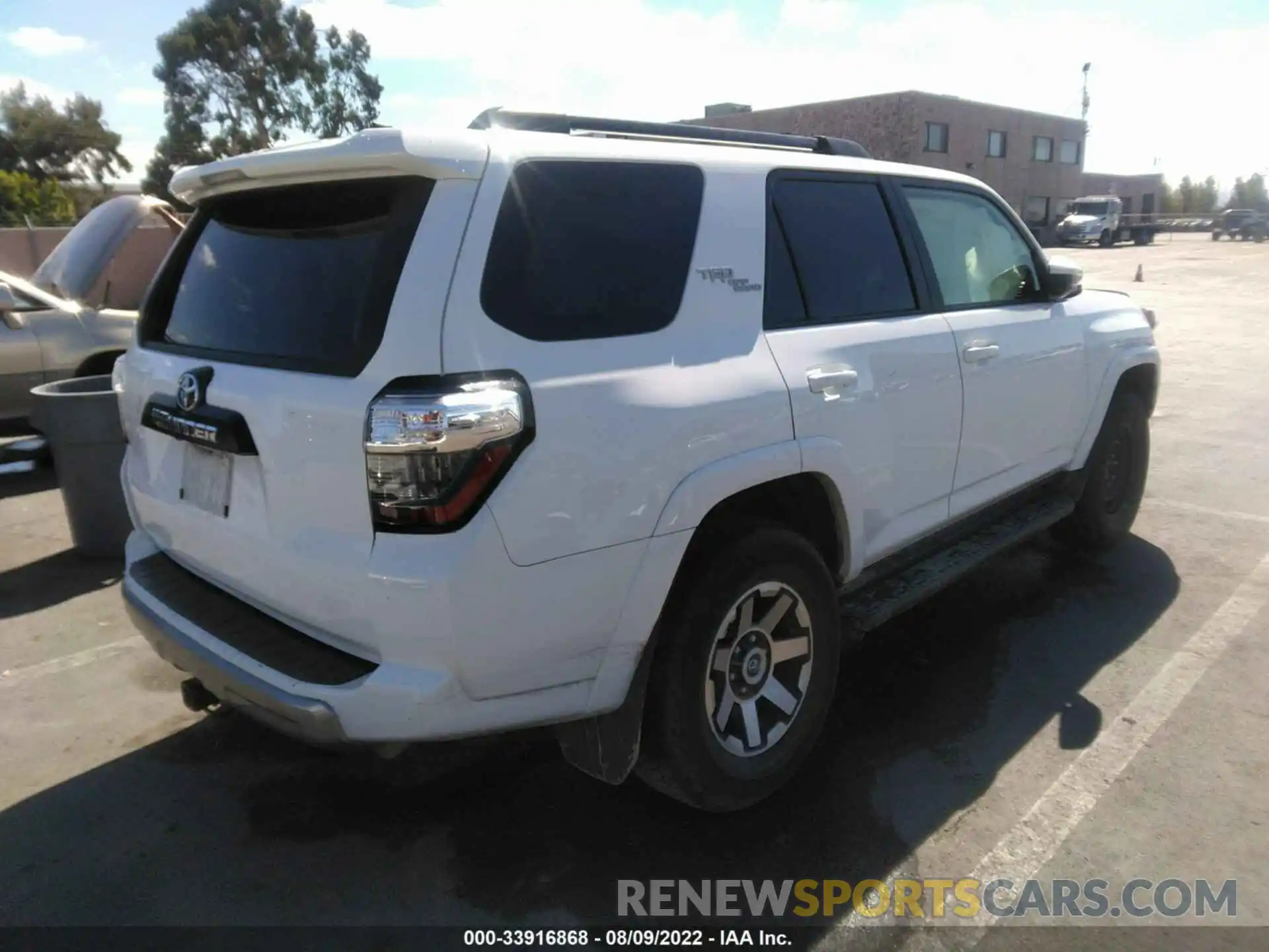 4 Photograph of a damaged car JTEPU5JR1M5936467 TOYOTA 4RUNNER 2021