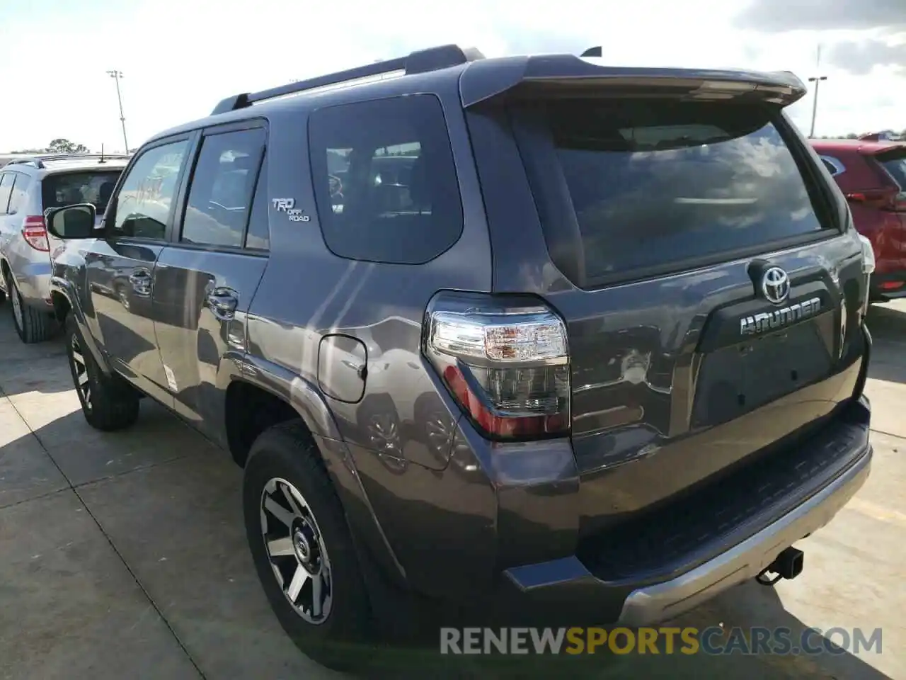 3 Photograph of a damaged car JTEPU5JR2M5865621 TOYOTA 4RUNNER 2021