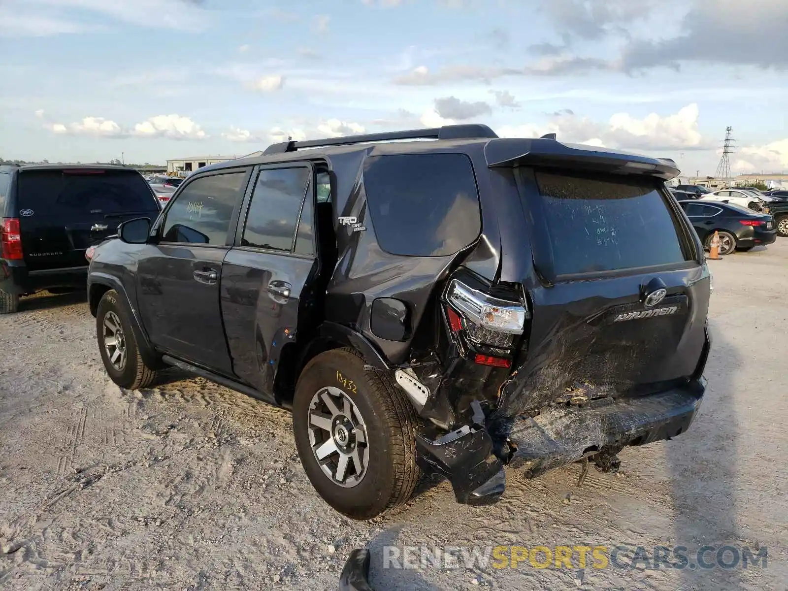 3 Photograph of a damaged car JTEPU5JR3M5918746 TOYOTA 4RUNNER 2021