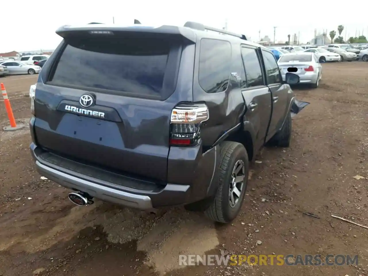 4 Photograph of a damaged car JTEPU5JR3M5925292 TOYOTA 4RUNNER 2021