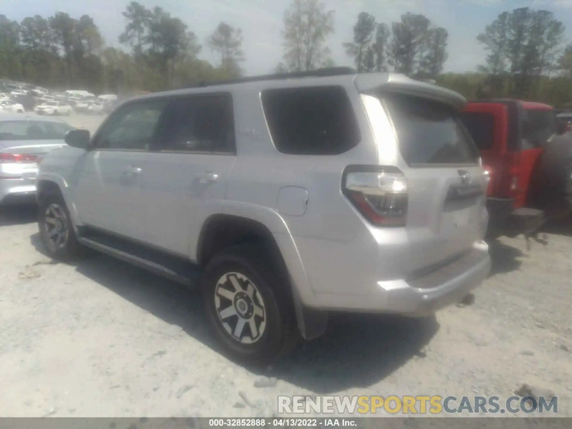 3 Photograph of a damaged car JTEPU5JR3M5934557 TOYOTA 4RUNNER 2021