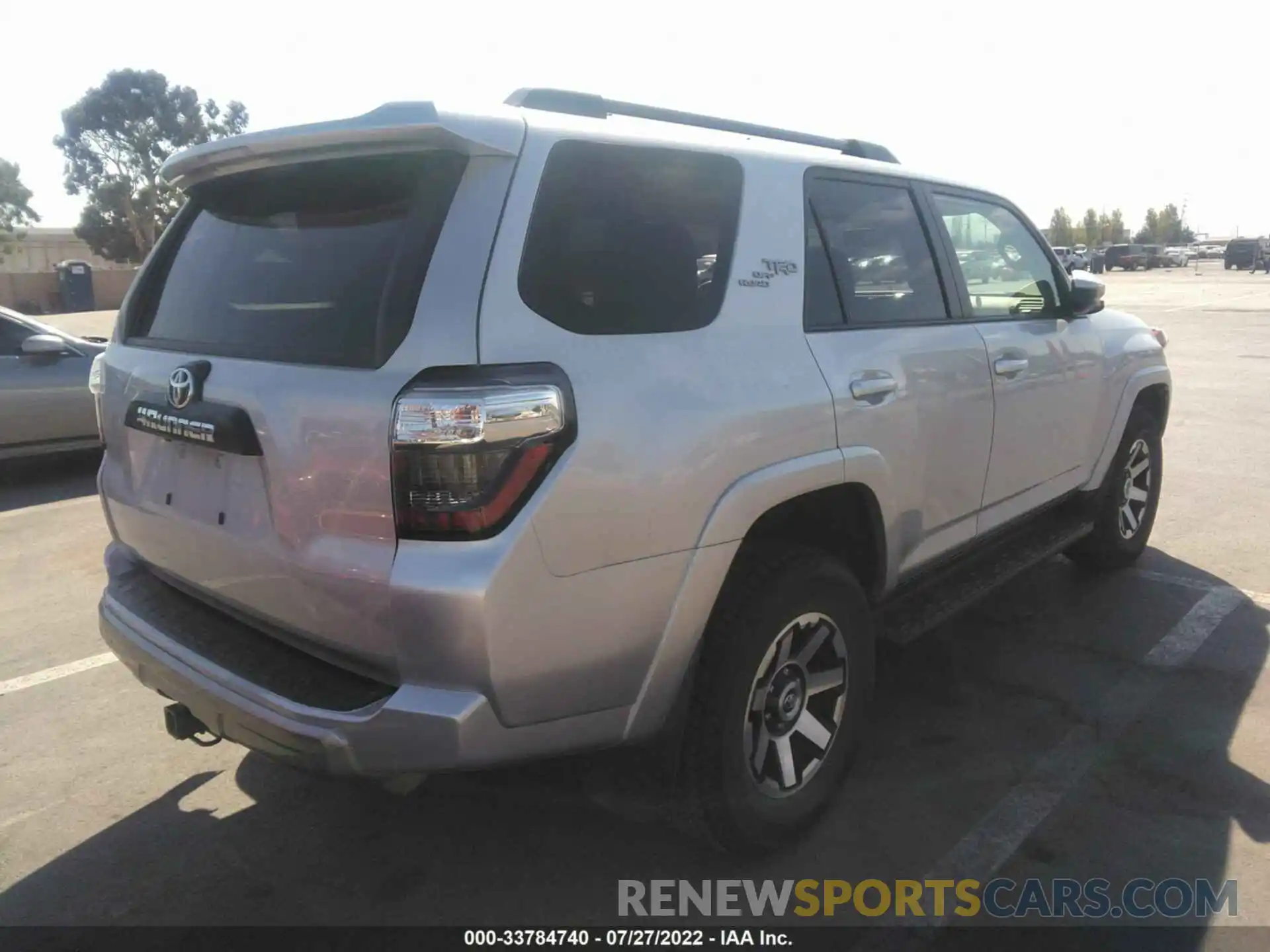 4 Photograph of a damaged car JTEPU5JR4M5901843 TOYOTA 4RUNNER 2021