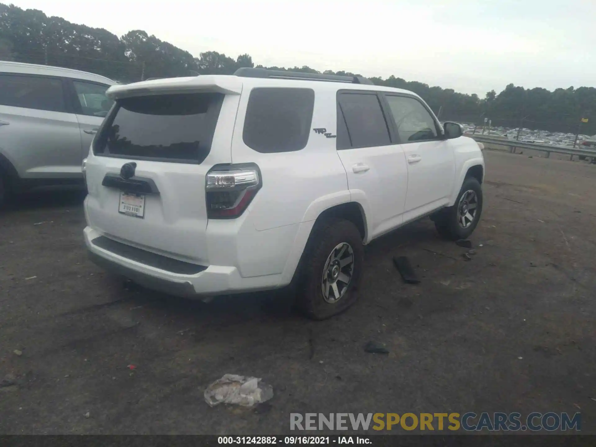 4 Photograph of a damaged car JTEPU5JR4M5957135 TOYOTA 4RUNNER 2021