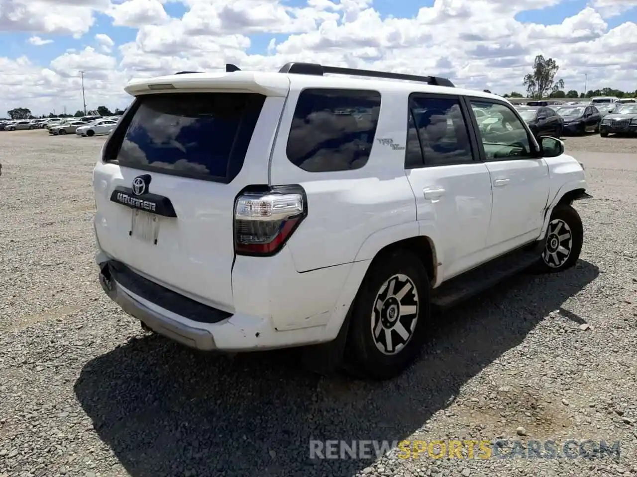 4 Photograph of a damaged car JTEPU5JR5M5921714 TOYOTA 4RUNNER 2021