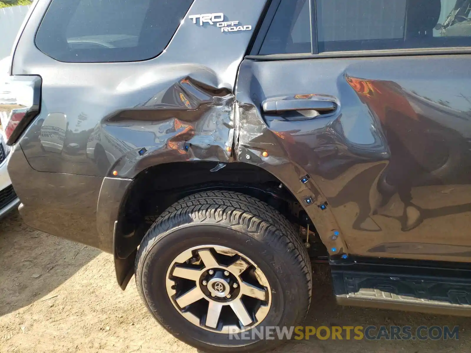 9 Photograph of a damaged car JTEPU5JR5M5929053 TOYOTA 4RUNNER 2021