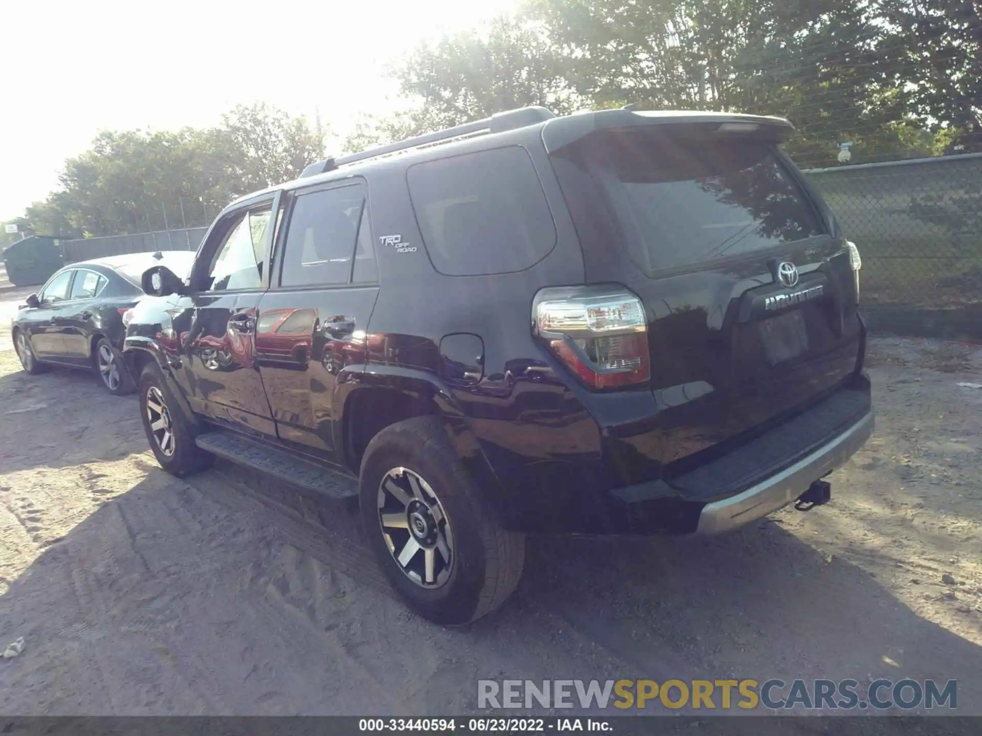 3 Photograph of a damaged car JTEPU5JR5M5930283 TOYOTA 4RUNNER 2021