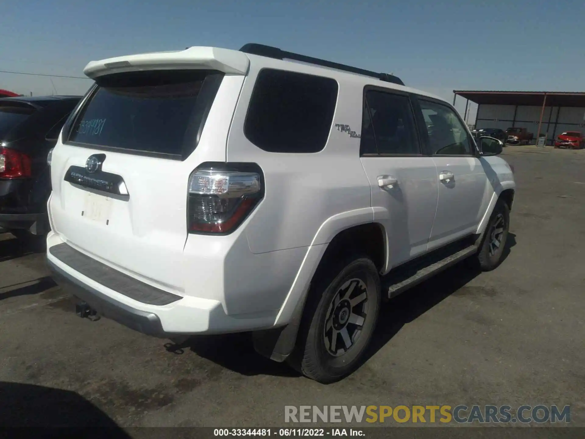 4 Photograph of a damaged car JTEPU5JR5M5936925 TOYOTA 4RUNNER 2021