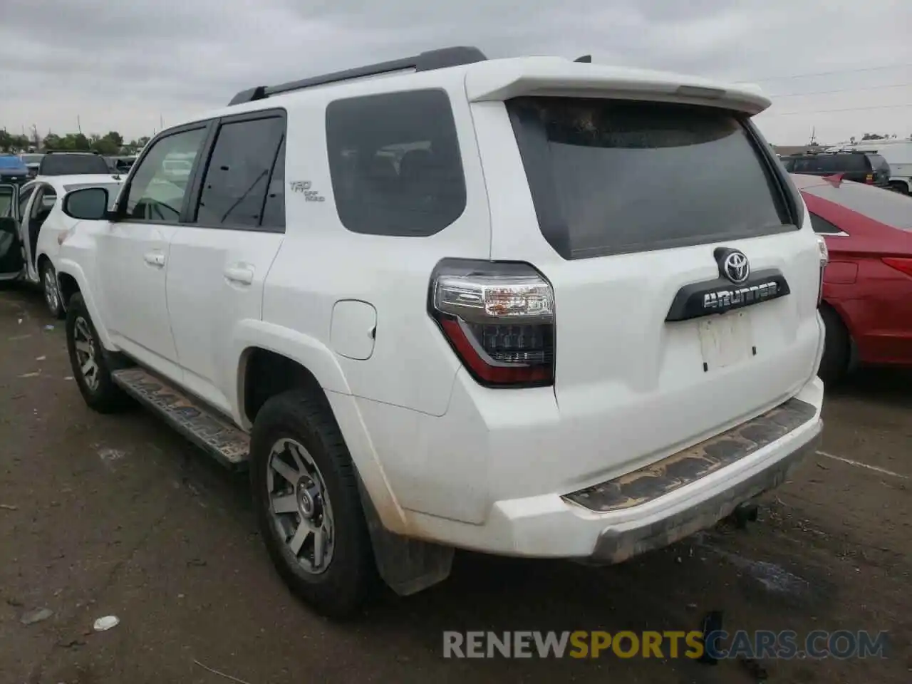 3 Photograph of a damaged car JTEPU5JR6M5869798 TOYOTA 4RUNNER 2021