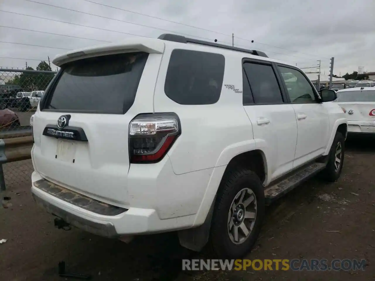 4 Photograph of a damaged car JTEPU5JR6M5869798 TOYOTA 4RUNNER 2021