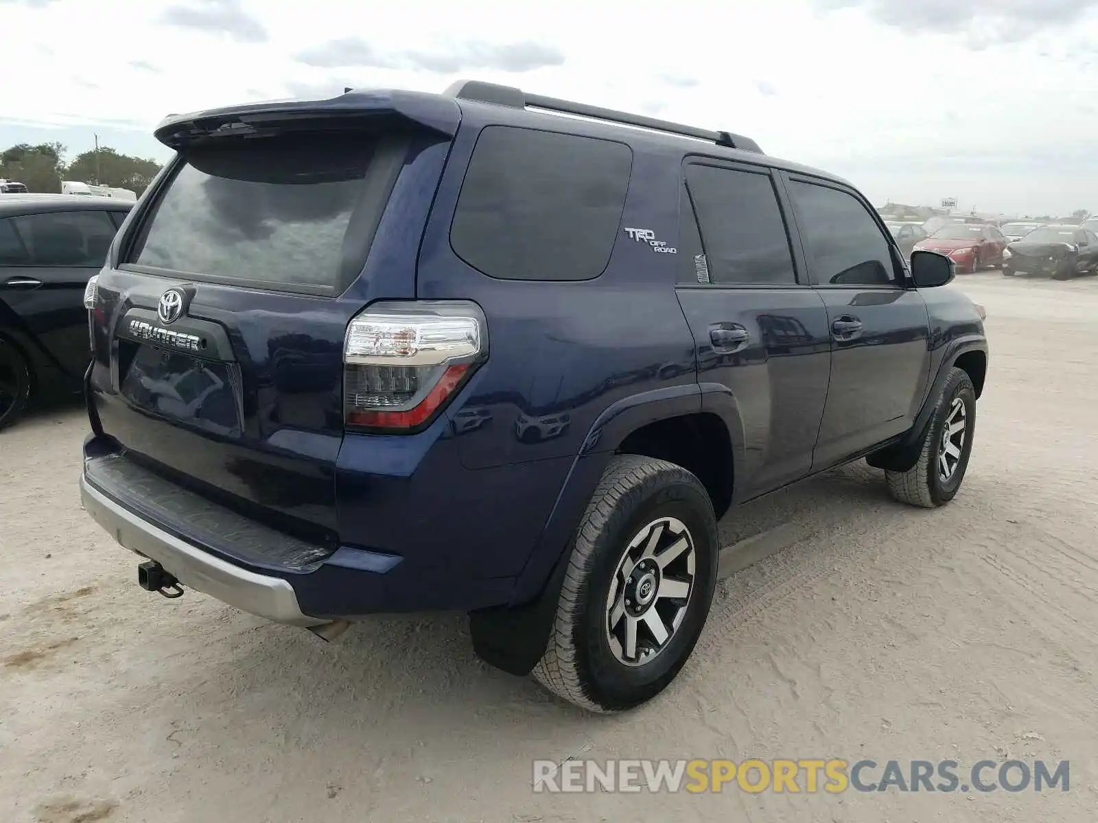 4 Photograph of a damaged car JTEPU5JR6M5872636 TOYOTA 4RUNNER 2021