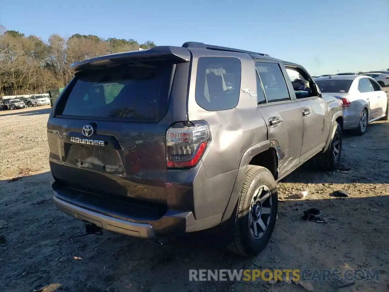 4 Photograph of a damaged car JTEPU5JR6M5873608 TOYOTA 4RUNNER 2021