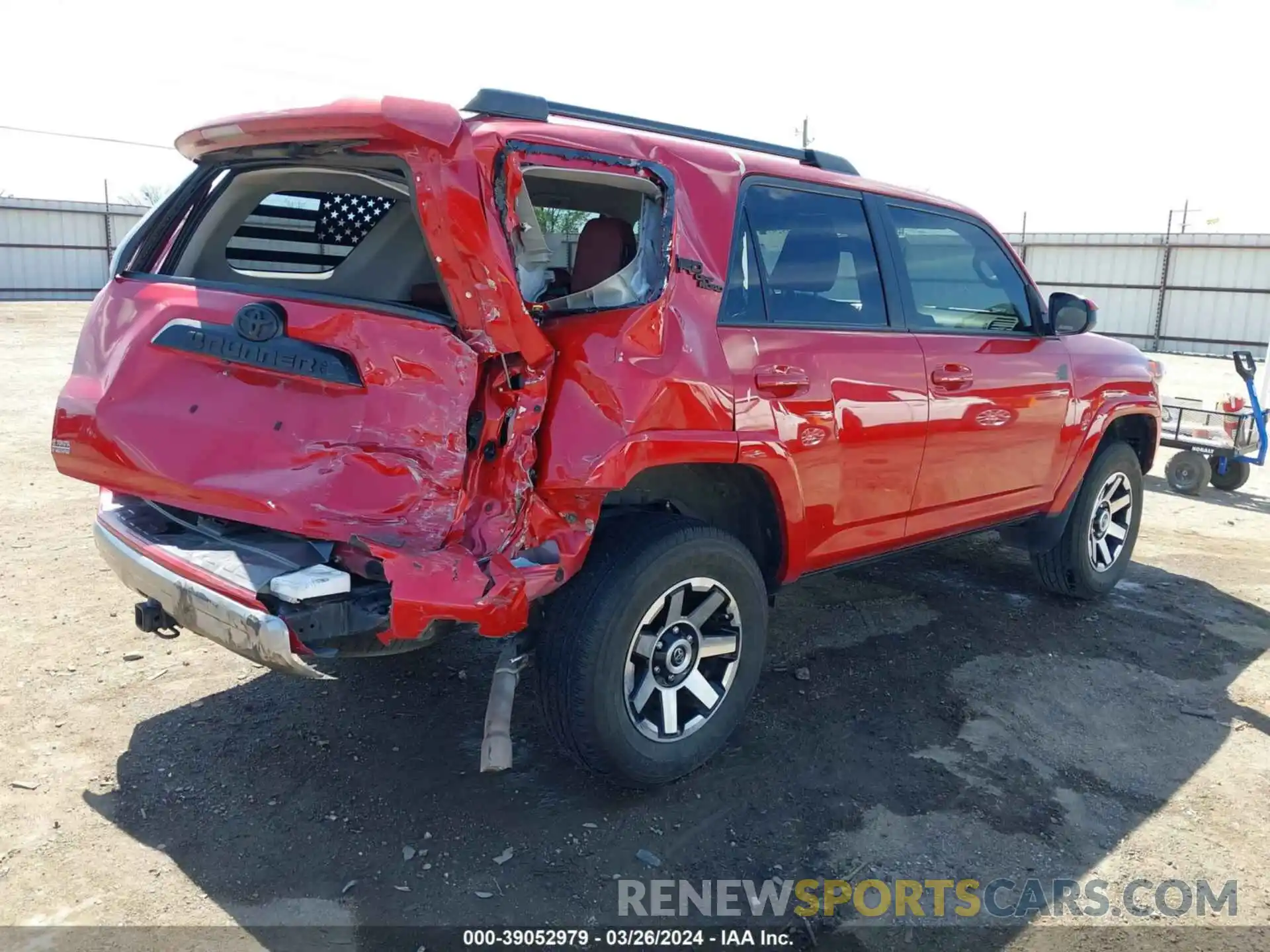 4 Photograph of a damaged car JTEPU5JR7M5917602 TOYOTA 4RUNNER 2021