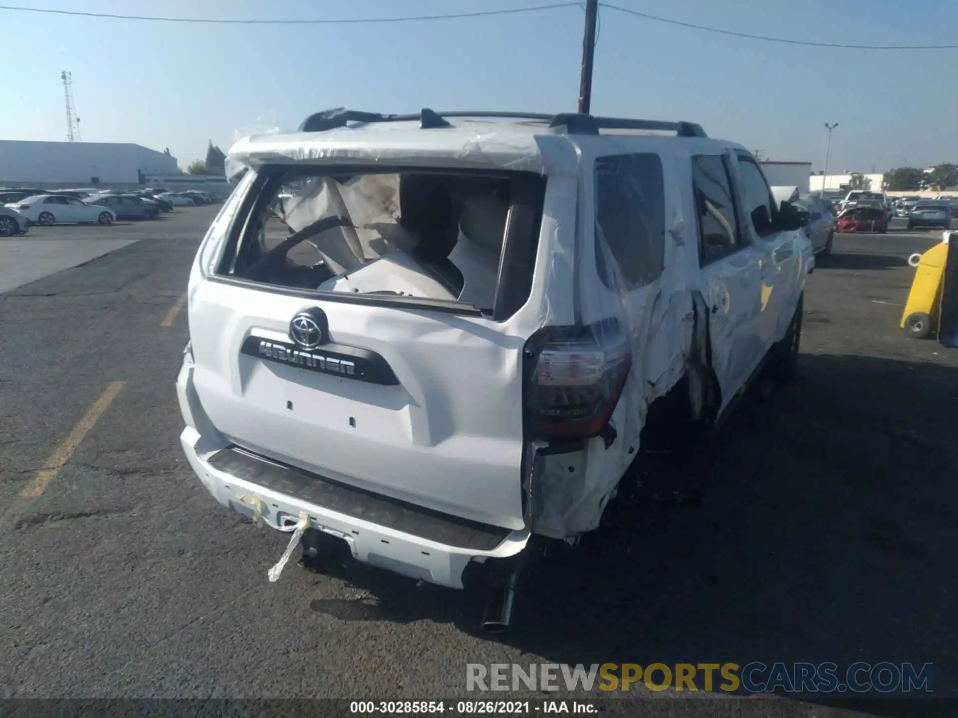 4 Photograph of a damaged car JTEPU5JR8M5885999 TOYOTA 4RUNNER 2021