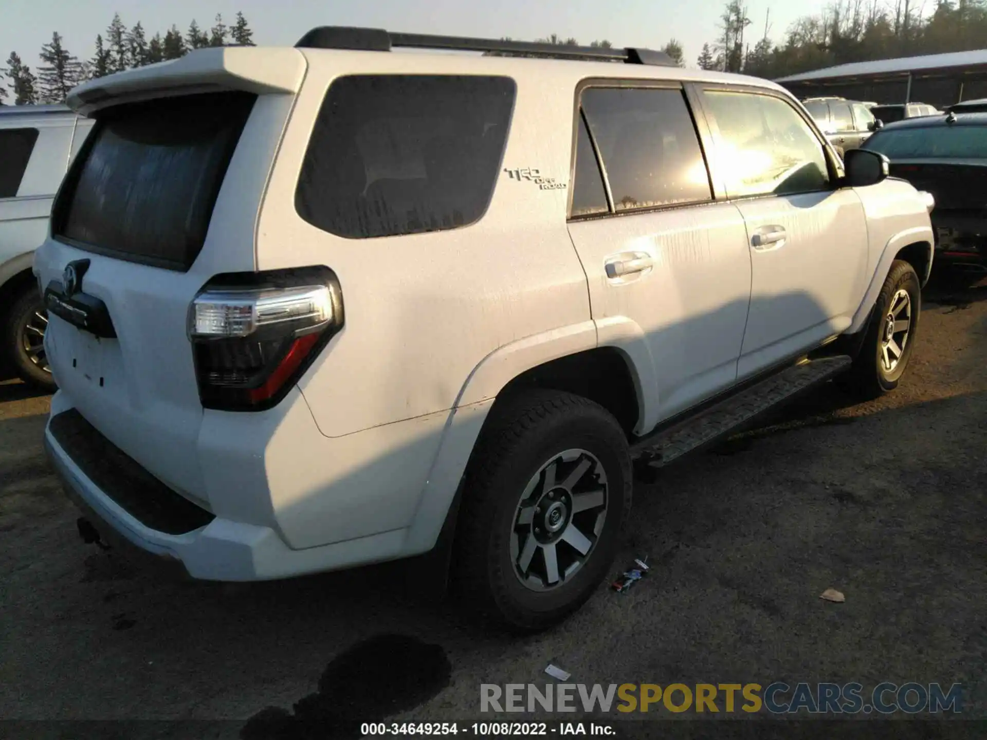 4 Photograph of a damaged car JTEPU5JR8M5903529 TOYOTA 4RUNNER 2021