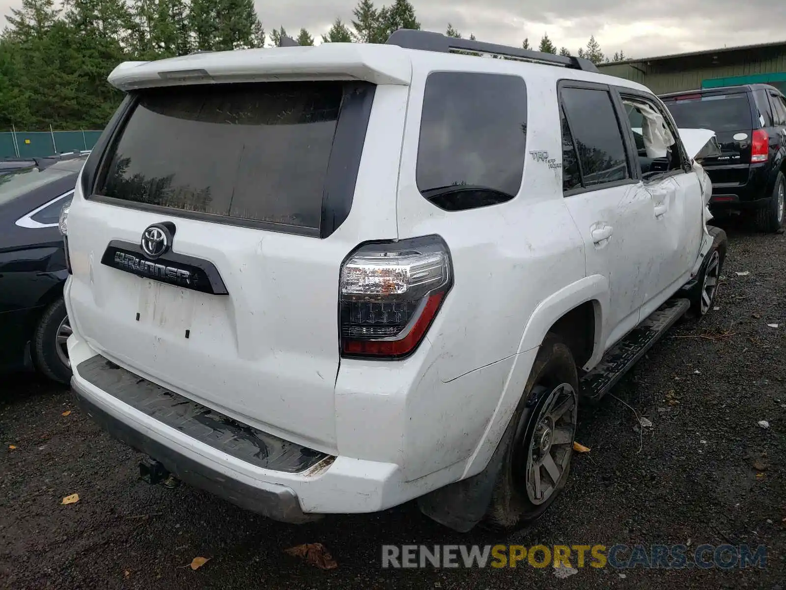 4 Photograph of a damaged car JTEPU5JR8M5914787 TOYOTA 4RUNNER 2021