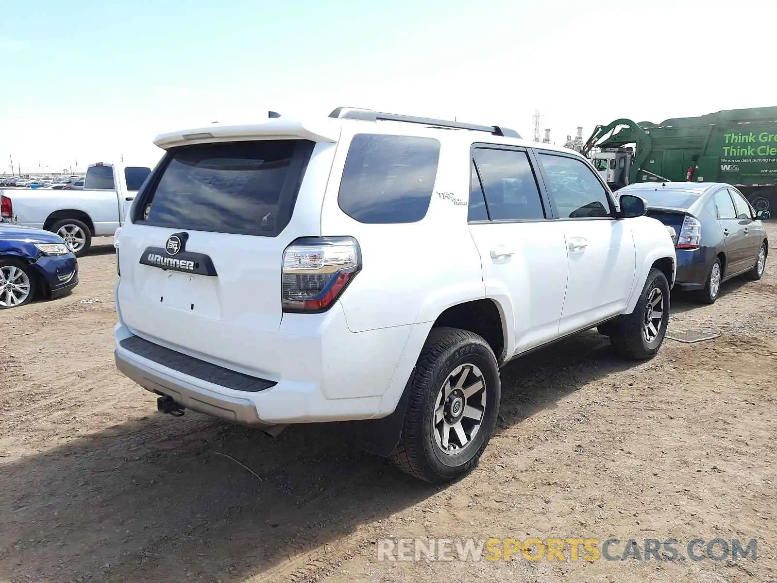 4 Photograph of a damaged car JTEPU5JR9M5856320 TOYOTA 4RUNNER 2021