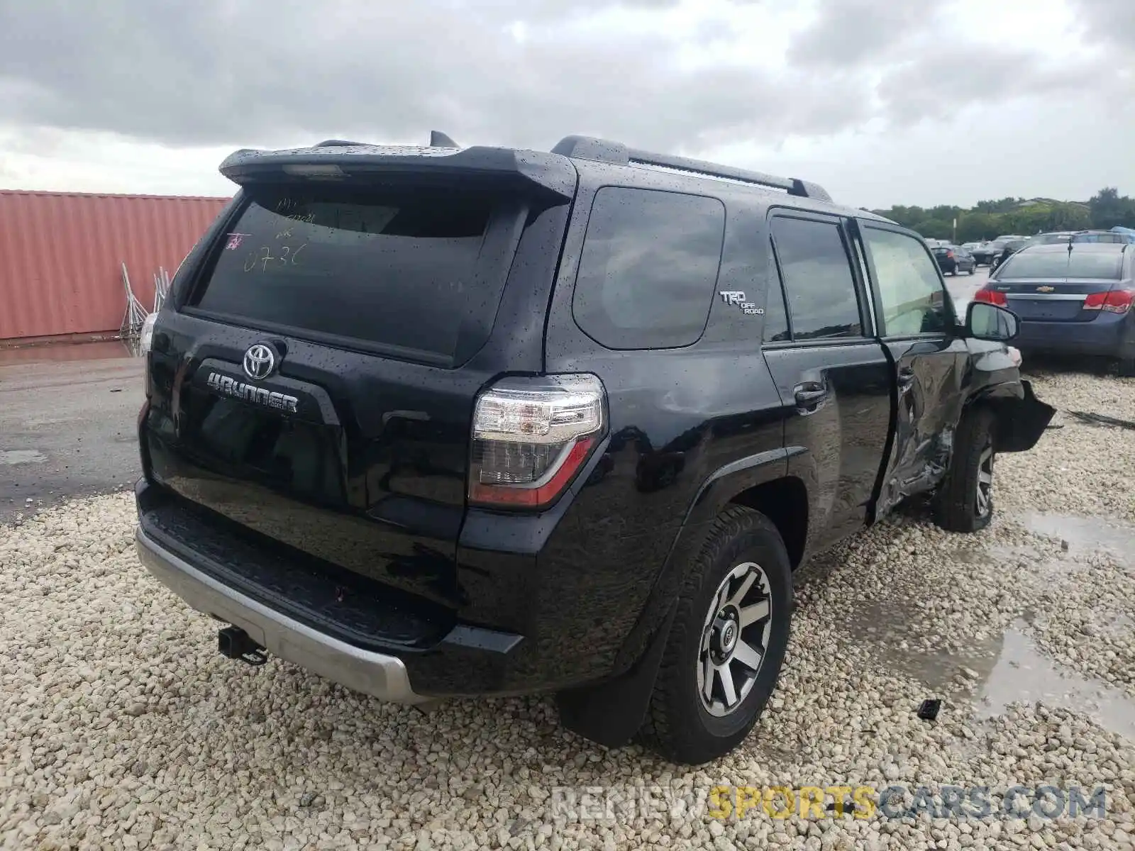 4 Photograph of a damaged car JTEPU5JR9M5900736 TOYOTA 4RUNNER 2021