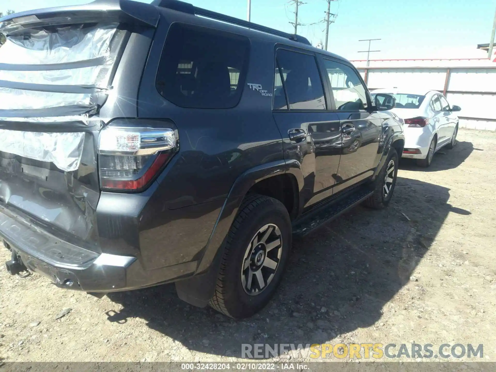 4 Photograph of a damaged car JTEPU5JR9M5929797 TOYOTA 4RUNNER 2021