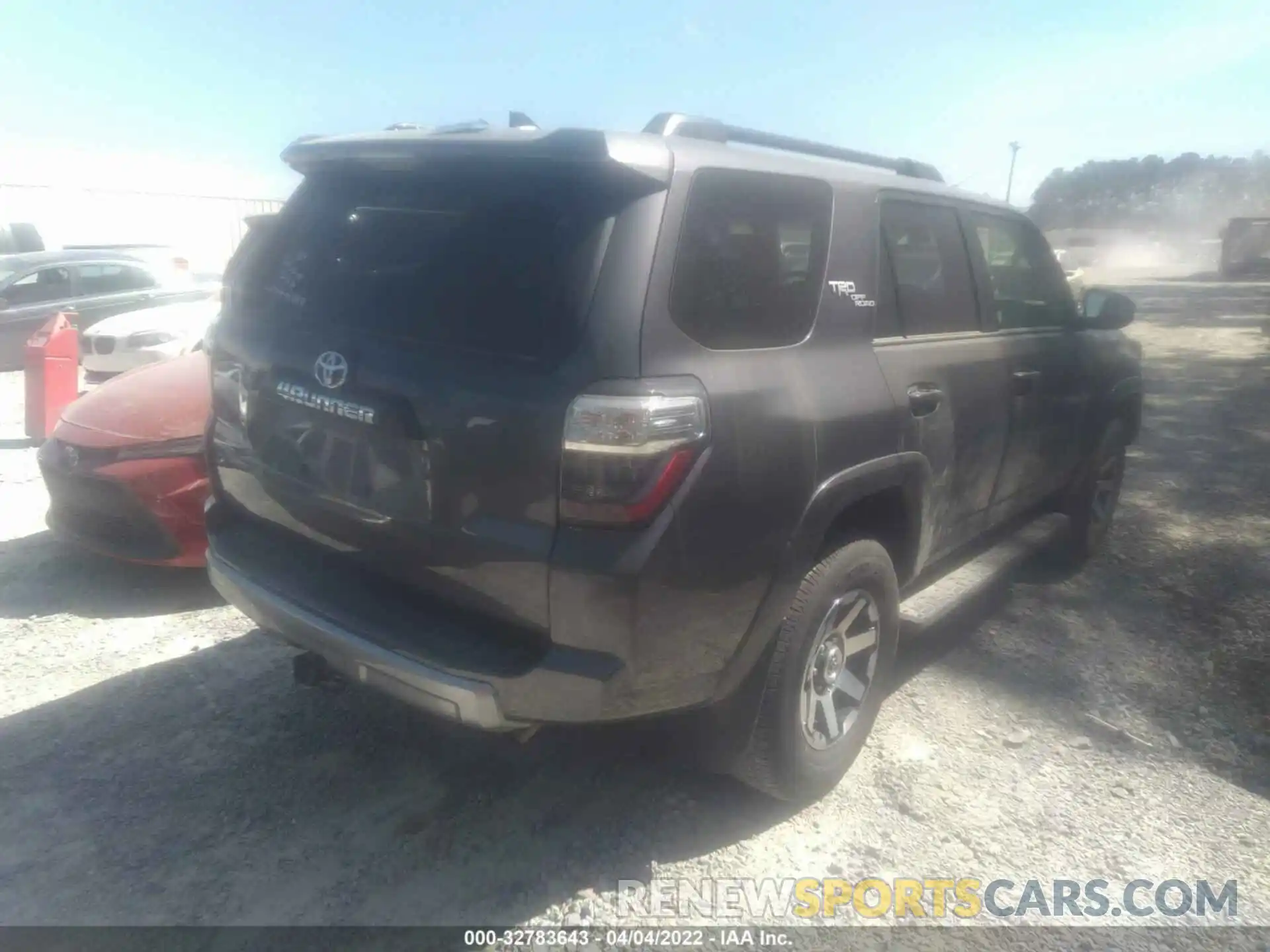 4 Photograph of a damaged car JTEPU5JRXM5932689 TOYOTA 4RUNNER 2021