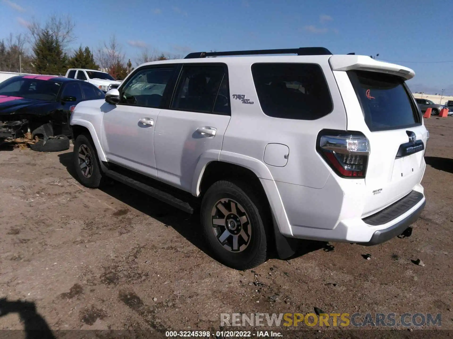 3 Фотография поврежденного автомобиля JTERU5JR0M5927610 TOYOTA 4RUNNER 2021