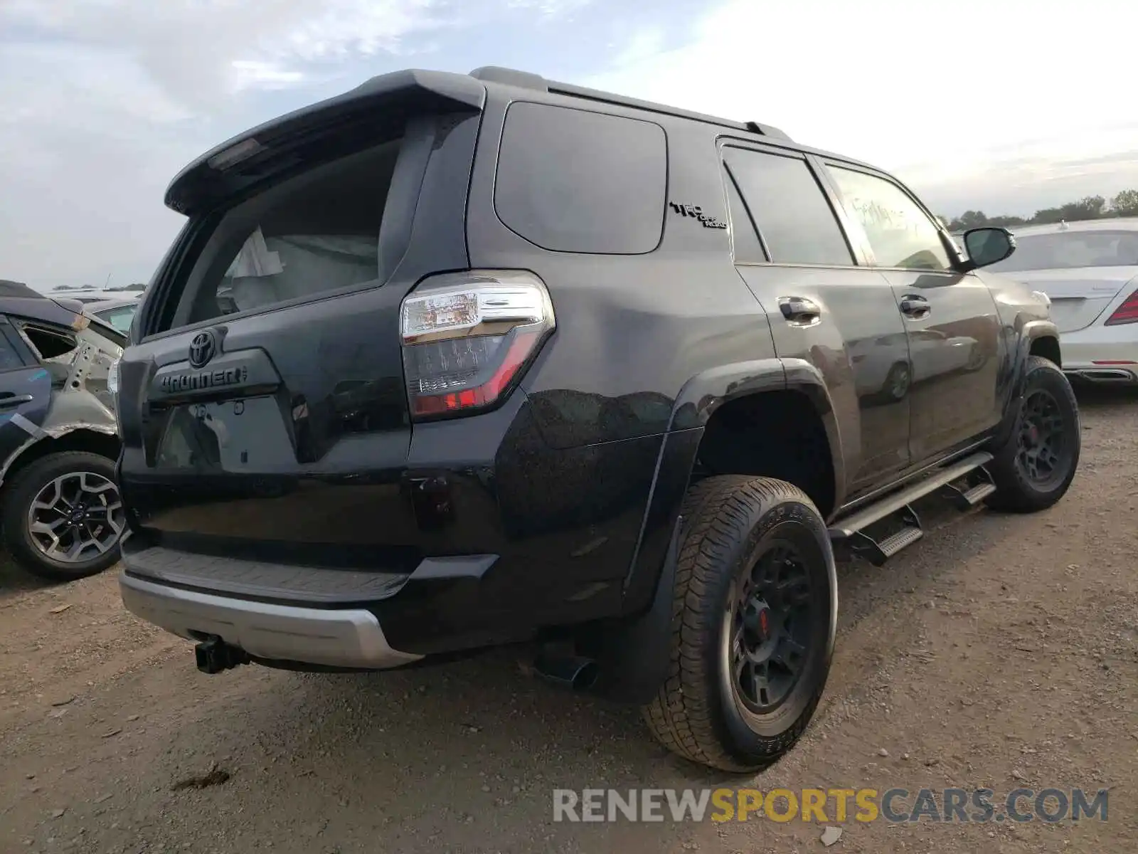 4 Photograph of a damaged car JTERU5JR0M5947937 TOYOTA 4RUNNER 2021