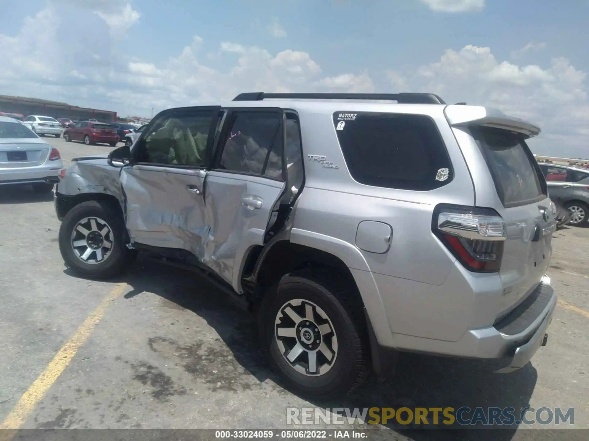 3 Photograph of a damaged car JTERU5JR1M5887974 TOYOTA 4RUNNER 2021