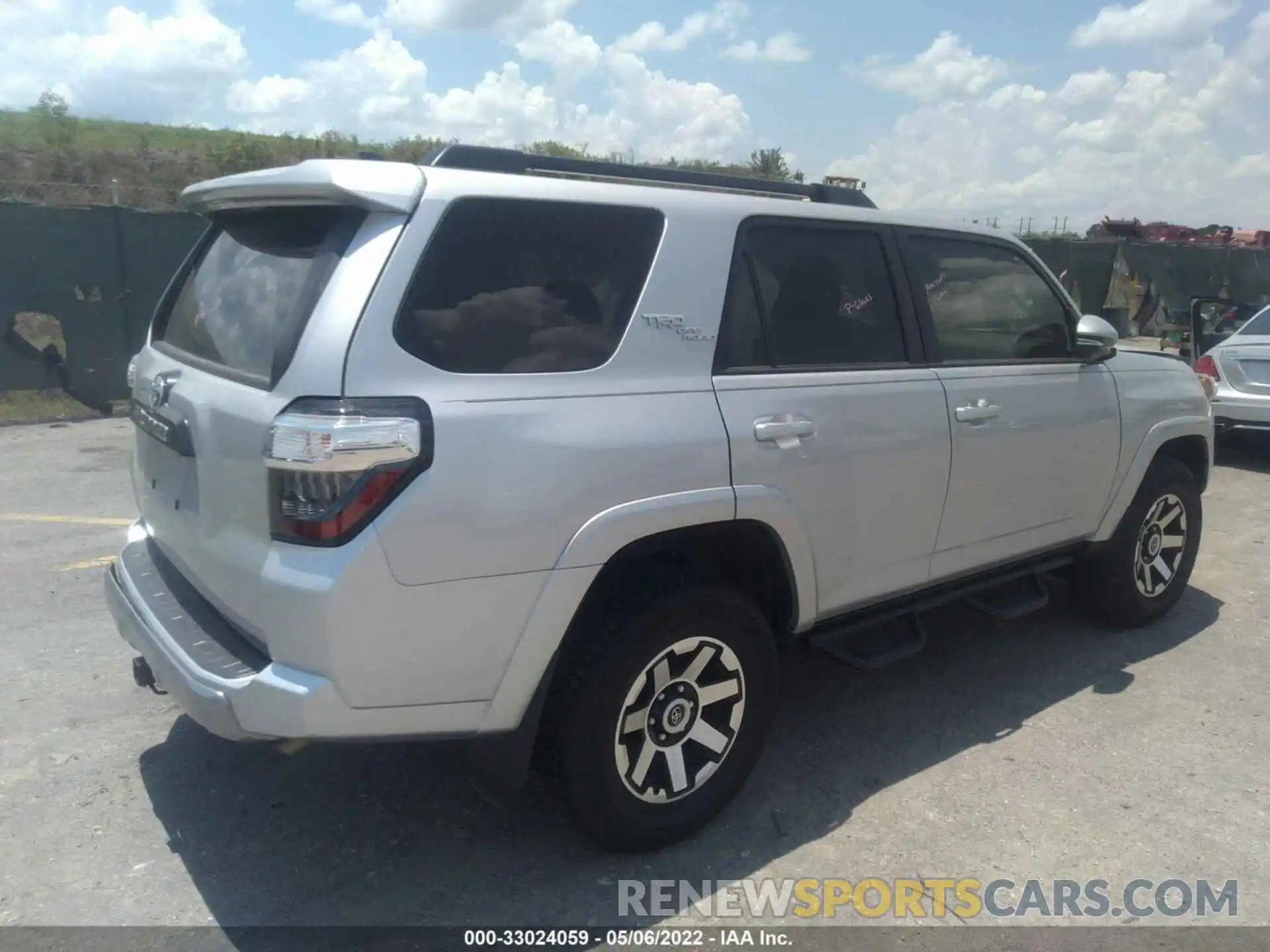 4 Photograph of a damaged car JTERU5JR1M5887974 TOYOTA 4RUNNER 2021