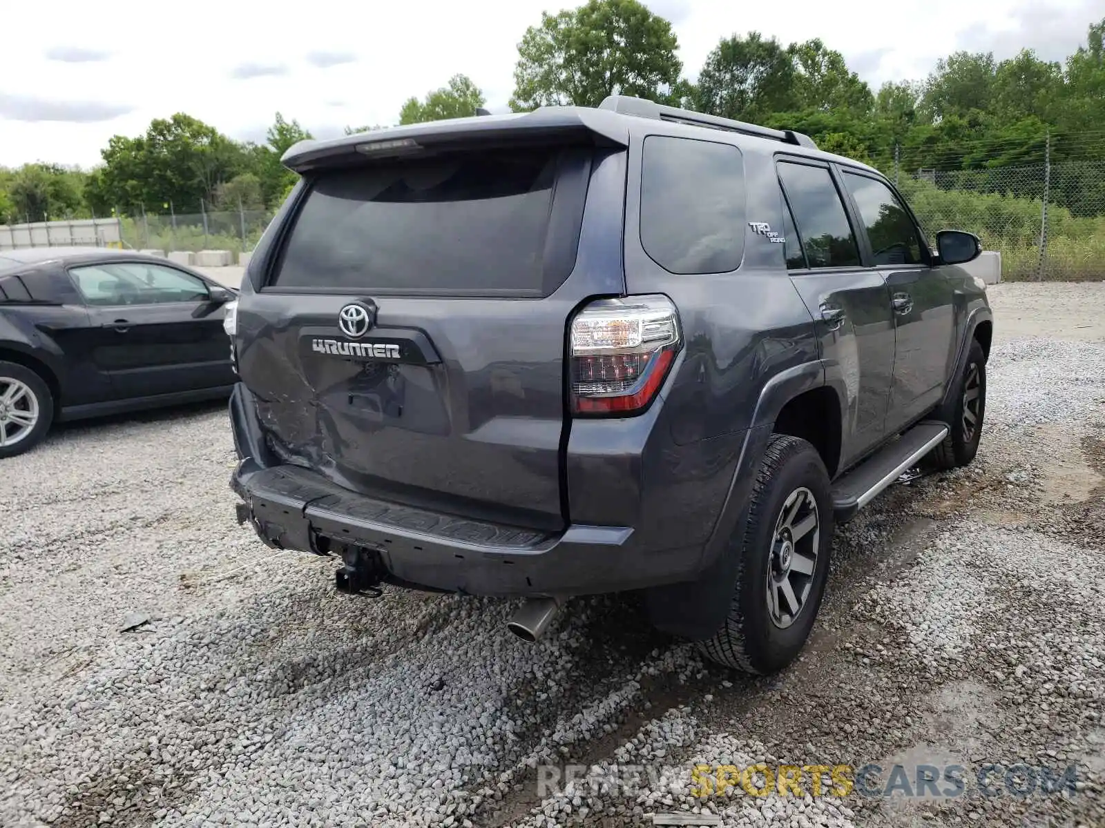 4 Photograph of a damaged car JTERU5JR1M5908564 TOYOTA 4RUNNER 2021