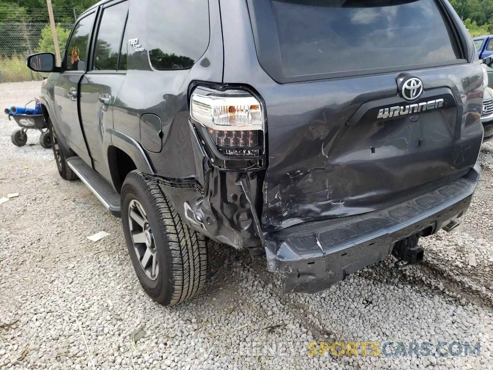 9 Photograph of a damaged car JTERU5JR1M5908564 TOYOTA 4RUNNER 2021