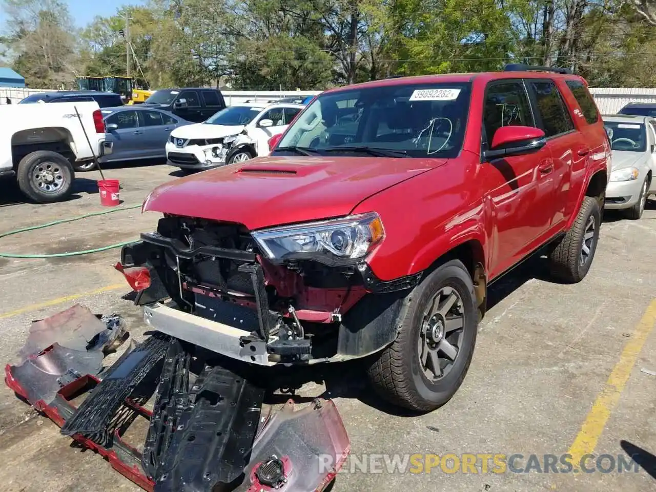 2 Photograph of a damaged car JTERU5JR1M5923310 TOYOTA 4RUNNER 2021