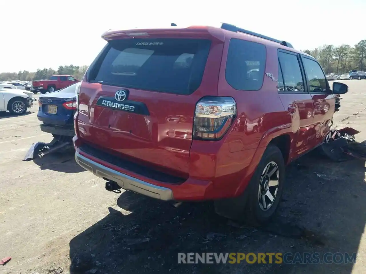 4 Photograph of a damaged car JTERU5JR1M5923310 TOYOTA 4RUNNER 2021