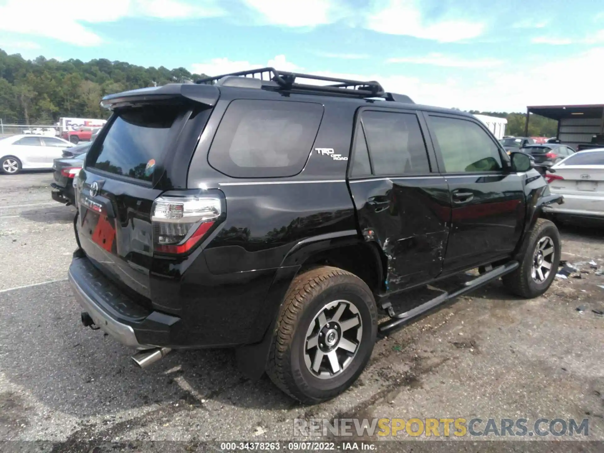 4 Photograph of a damaged car JTERU5JR2M5859987 TOYOTA 4RUNNER 2021