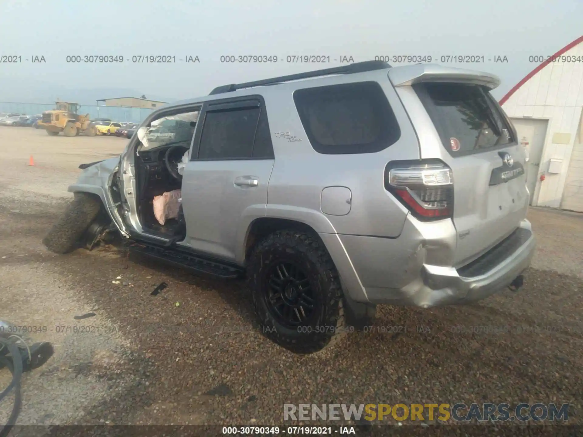 3 Photograph of a damaged car JTERU5JR2M5871122 TOYOTA 4RUNNER 2021