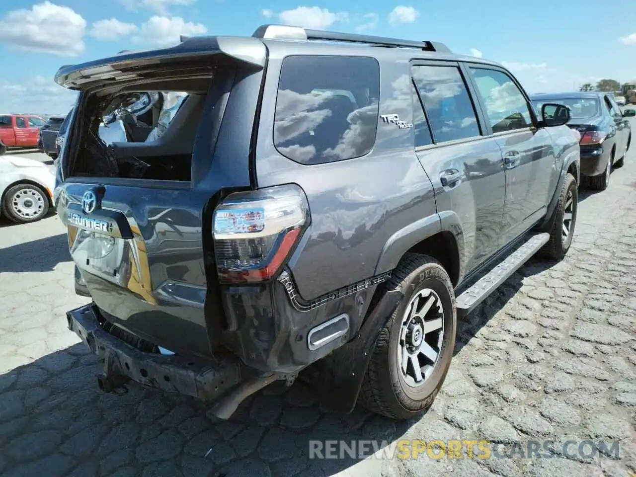 4 Photograph of a damaged car JTERU5JR2M5892102 TOYOTA 4RUNNER 2021