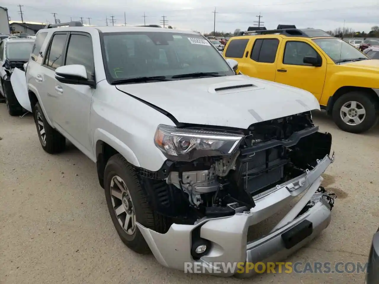 1 Photograph of a damaged car JTERU5JR2M5898269 TOYOTA 4RUNNER 2021