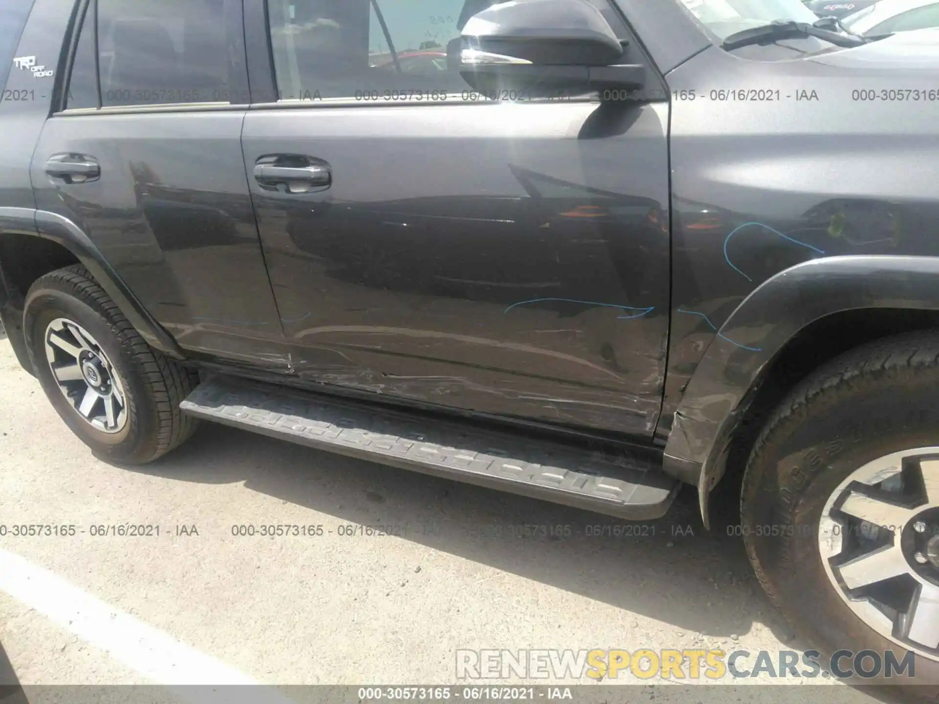 6 Photograph of a damaged car JTERU5JR2M5908119 TOYOTA 4RUNNER 2021