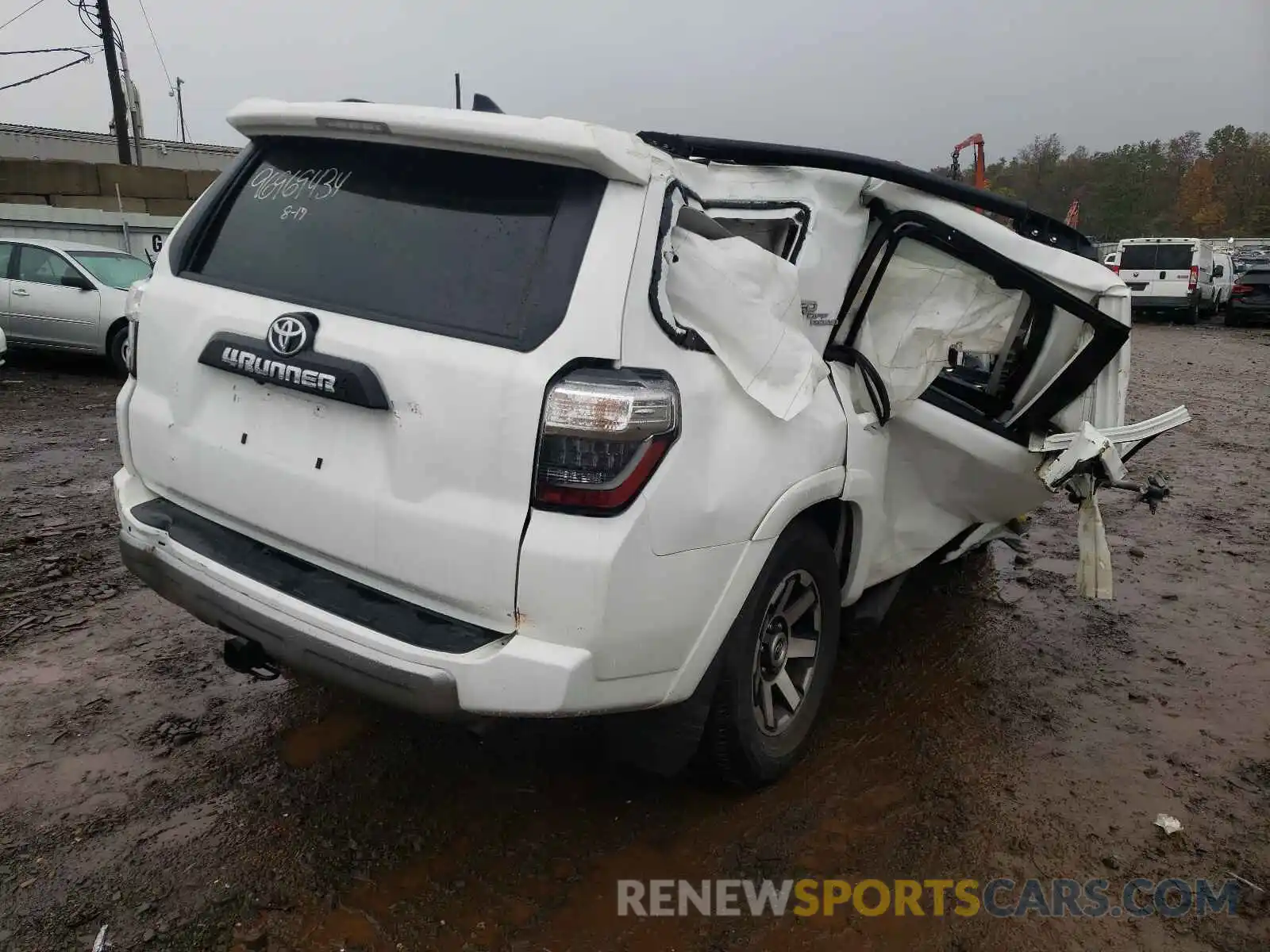 4 Photograph of a damaged car JTERU5JR2M5919332 TOYOTA 4RUNNER 2021