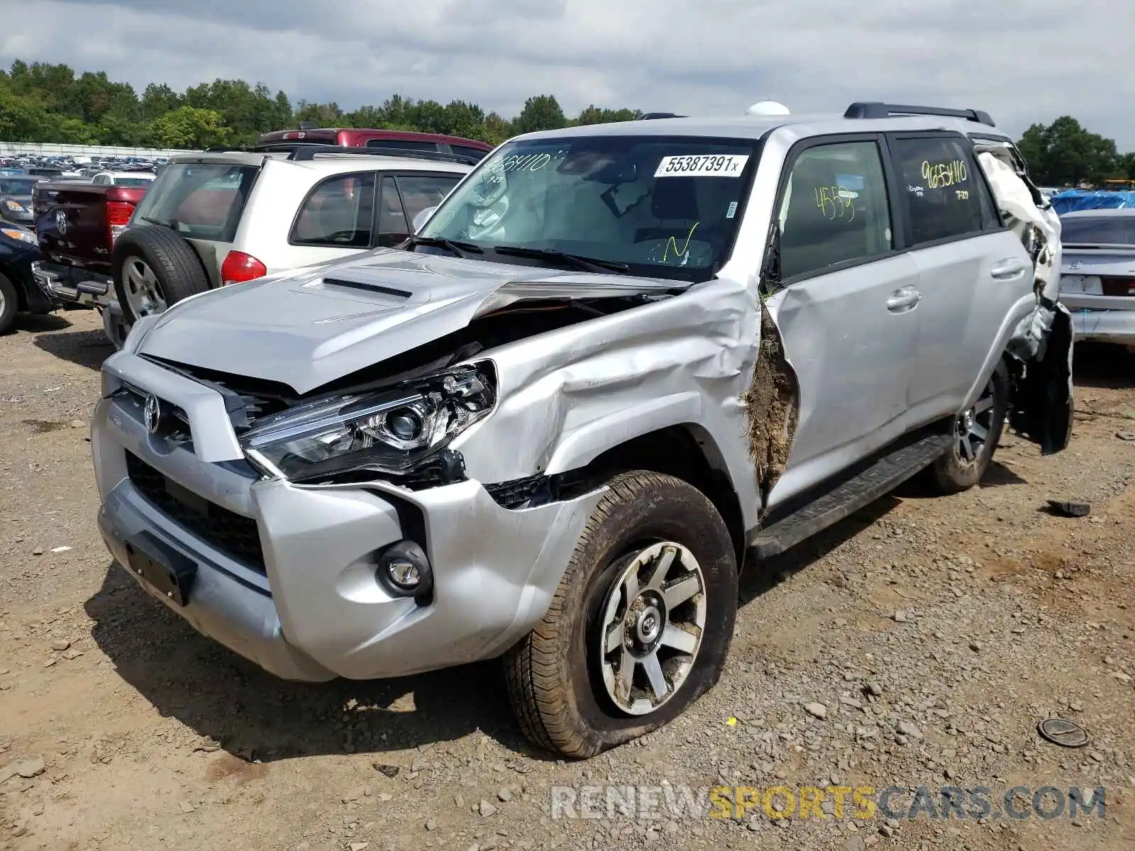 2 Photograph of a damaged car JTERU5JR2M5927933 TOYOTA 4RUNNER 2021