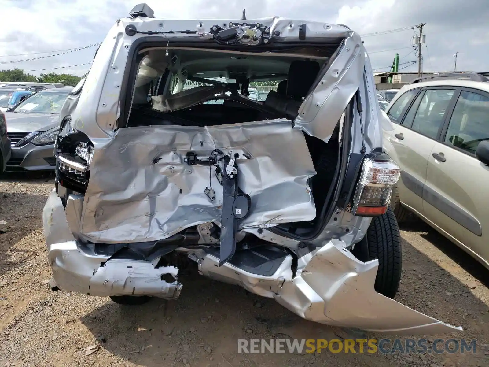 9 Photograph of a damaged car JTERU5JR2M5927933 TOYOTA 4RUNNER 2021